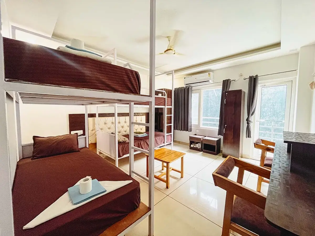 4 Shared Room