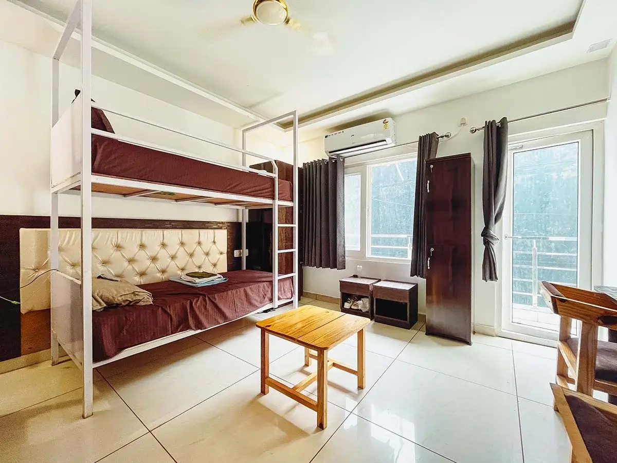 4 Shared Room