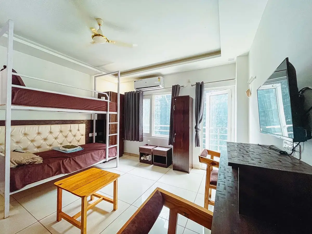 4 Shared Room